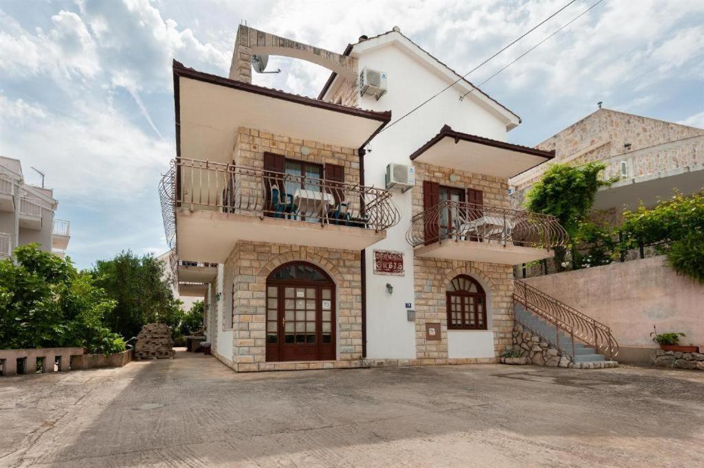 Maribela Apartments Trogir Ngoại thất bức ảnh