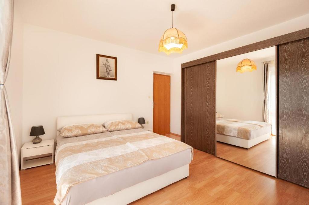 Maribela Apartments Trogir Ngoại thất bức ảnh